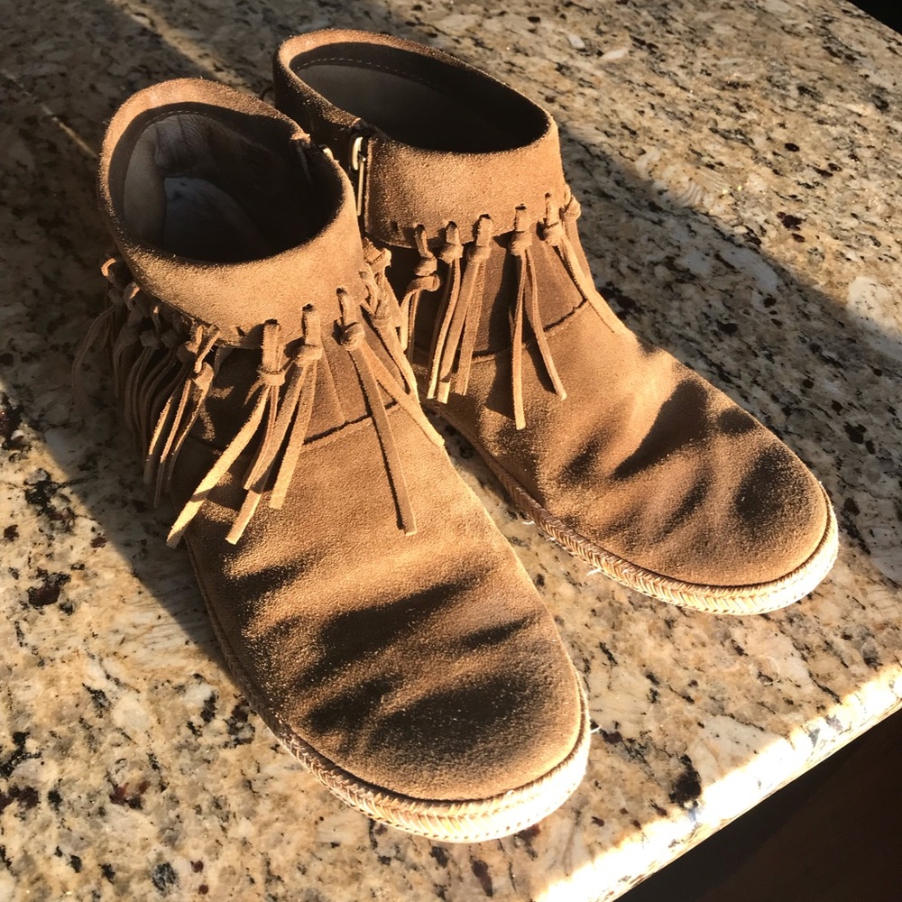 Ugg fringe boot Size 8 (39)